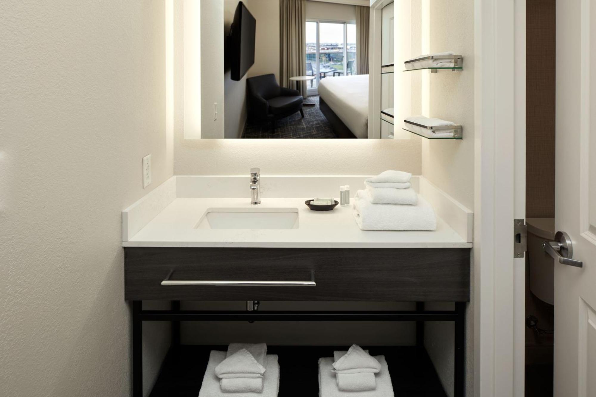 Residence Inn By Marriott Montreal Airport Dorval Exteriör bild